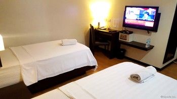 Lorenzzo Suites Hotel 2*