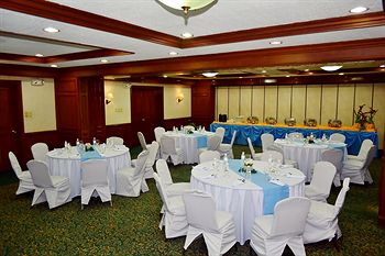 Real Family Hotel (formerly Days Hotel Batangas) 3*