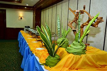 Real Family Hotel (formerly Days Hotel Batangas) 3*