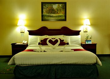 Real Family Hotel (formerly Days Hotel Batangas) 3*