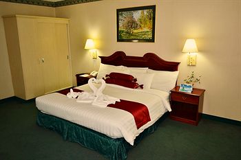 Real Family Hotel (formerly Days Hotel Batangas) 3*
