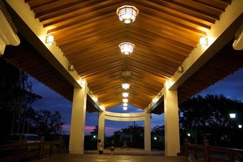 Microtel by Wyndham Eagle Ridge 3*