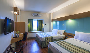 Microtel by Wyndham South Forbes near Nuvali 3*