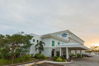 Microtel by Wyndham South Forbes near Nuvali 3*