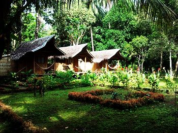 Nipa Hut Village 2*