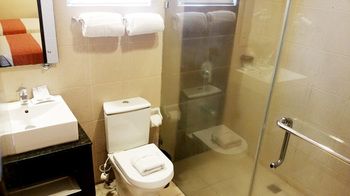 Hotel Esse Davao 3*