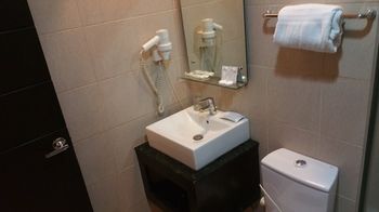 Hotel Esse Davao 3*