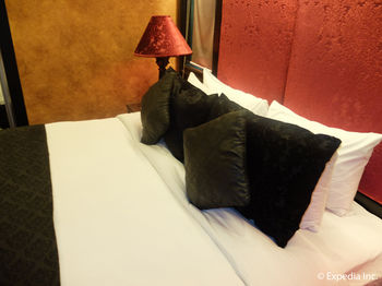 Fields Plaza Hotel 4*