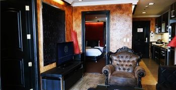 Fields Plaza Hotel 4*