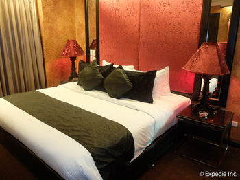 Fields Plaza Hotel 4*