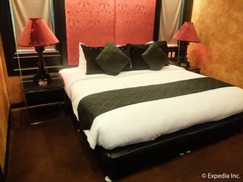 Fields Plaza Hotel 4*