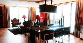 Fields Plaza Hotel 4*