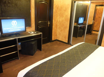 Fields Plaza Hotel 4*