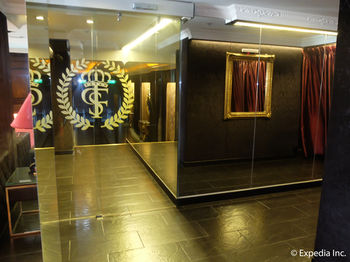 Fields Plaza Hotel 4*