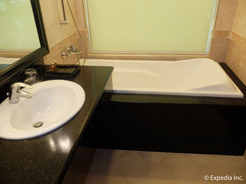 Fields Plaza Hotel 4*