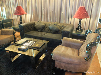 Fields Plaza Hotel 4*