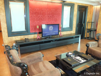Fields Plaza Hotel 4*
