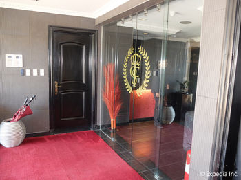 Fields Plaza Hotel 4*