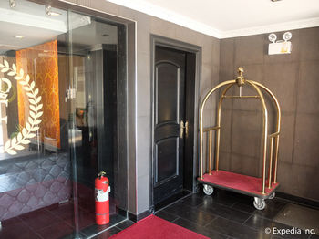 Fields Plaza Hotel 4*