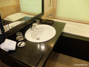 Fields Plaza Hotel 4*