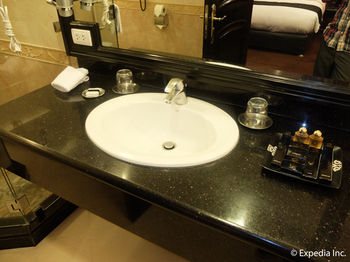 Fields Plaza Hotel 4*