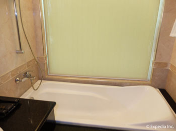 Fields Plaza Hotel 4*