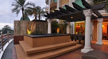Fields Plaza Hotel 4*
