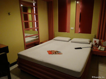 Hotel Sogo Pasay Rotonda 2*