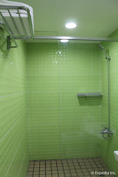 Townhouse Oak Vera Hotel Near Clark International Airport 2*