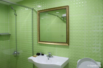 Townhouse Oak Vera Hotel Near Clark International Airport 2*