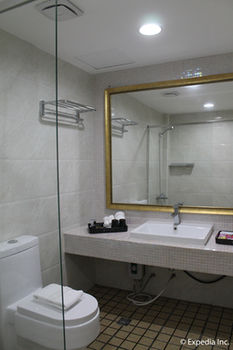 Townhouse Oak Vera Hotel Near Clark International Airport 2*