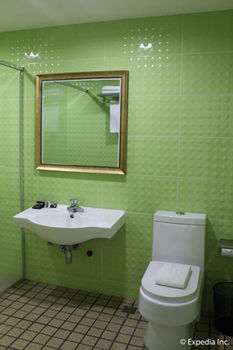 Townhouse Oak Vera Hotel Near Clark International Airport 2*