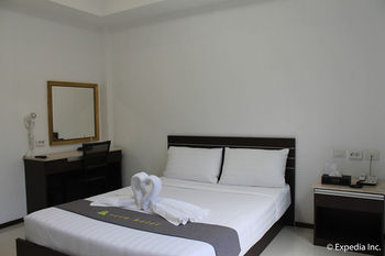 Townhouse Oak Vera Hotel Near Clark International Airport 2*