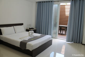 Townhouse Oak Vera Hotel Near Clark International Airport 2*