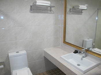 Townhouse Oak Vera Hotel Near Clark International Airport 2*