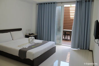 Townhouse Oak Vera Hotel Near Clark International Airport 2*