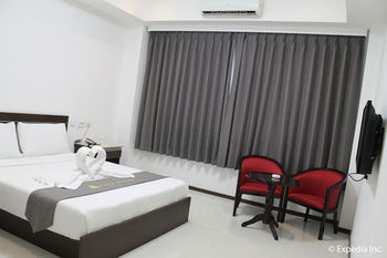 Townhouse Oak Vera Hotel Near Clark International Airport 2*