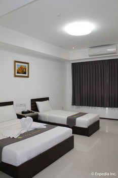 Townhouse Oak Vera Hotel Near Clark International Airport 2*