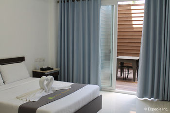 Townhouse Oak Vera Hotel Near Clark International Airport 2*