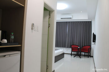 Townhouse Oak Vera Hotel Near Clark International Airport 2*