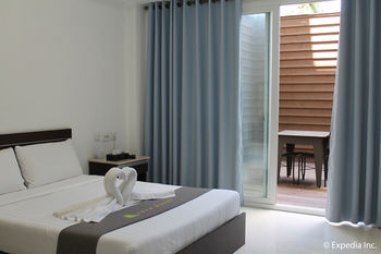 Townhouse Oak Vera Hotel Near Clark International Airport 2*