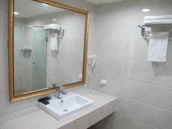 Townhouse Oak Vera Hotel Near Clark International Airport 2*