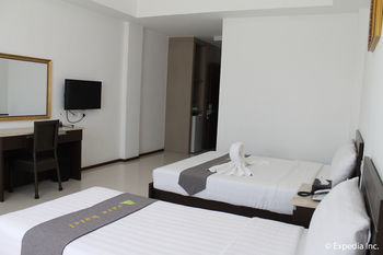 Townhouse Oak Vera Hotel Near Clark International Airport 2*