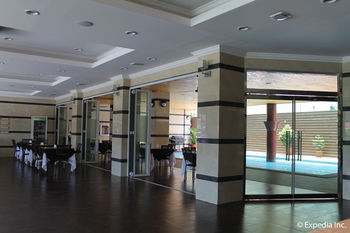 Townhouse Oak Vera Hotel Near Clark International Airport 2*