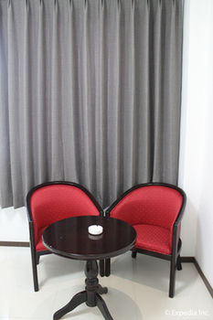 Townhouse Oak Vera Hotel Near Clark International Airport 2*