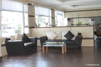 Townhouse Oak Vera Hotel Near Clark International Airport 2*