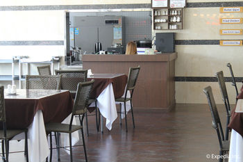 Townhouse Oak Vera Hotel Near Clark International Airport 2*