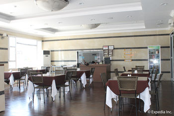 Townhouse Oak Vera Hotel Near Clark International Airport 2*
