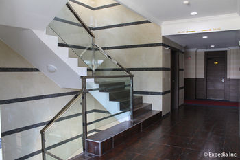 Townhouse Oak Vera Hotel Near Clark International Airport 2*