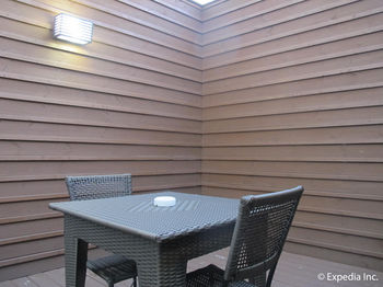 Townhouse Oak Vera Hotel Near Clark International Airport 2*